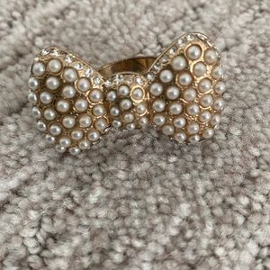 Bow ring encrusted with pearls